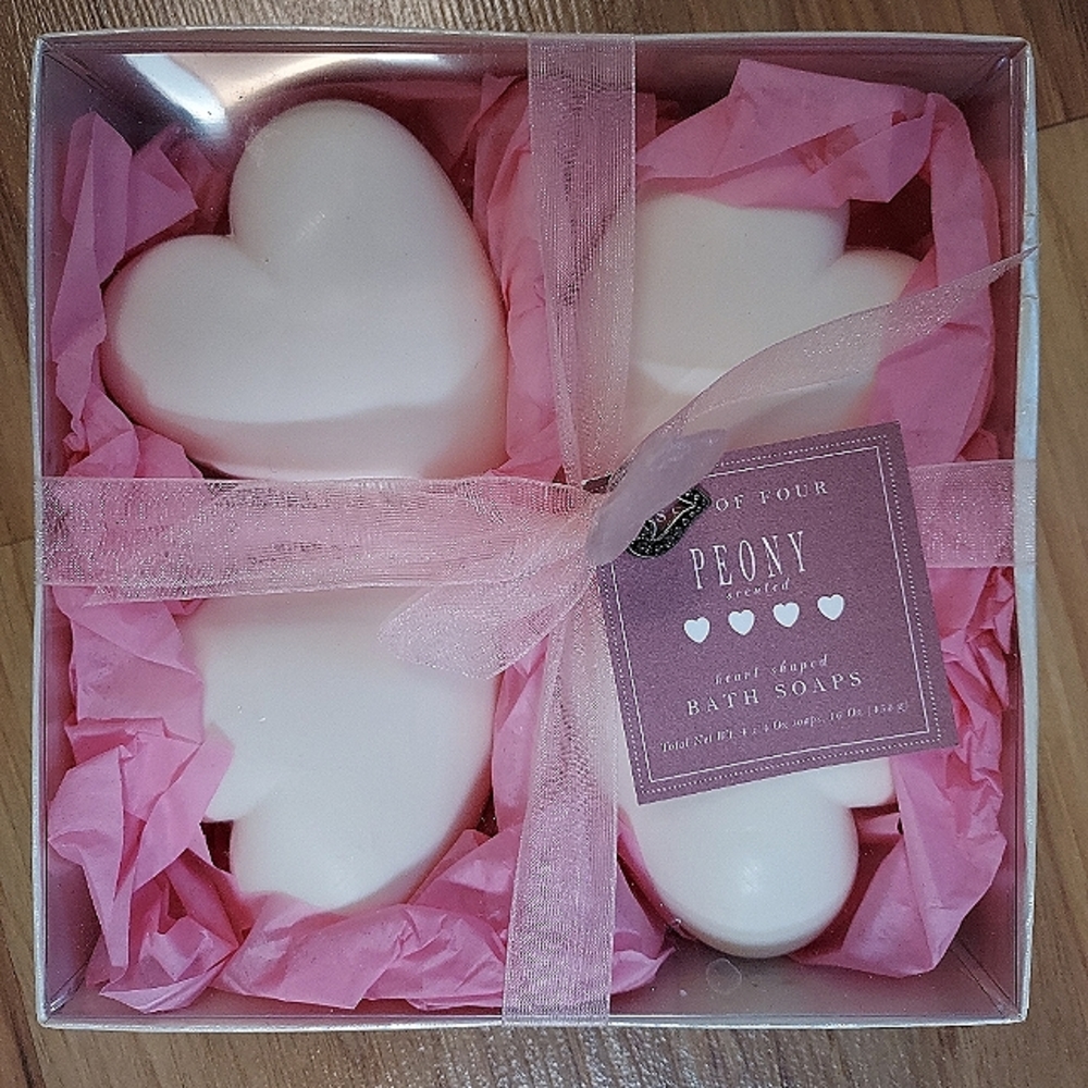 Gift Set White Peony Scented Heart Soaps Vintage Sealed with Heart Charm